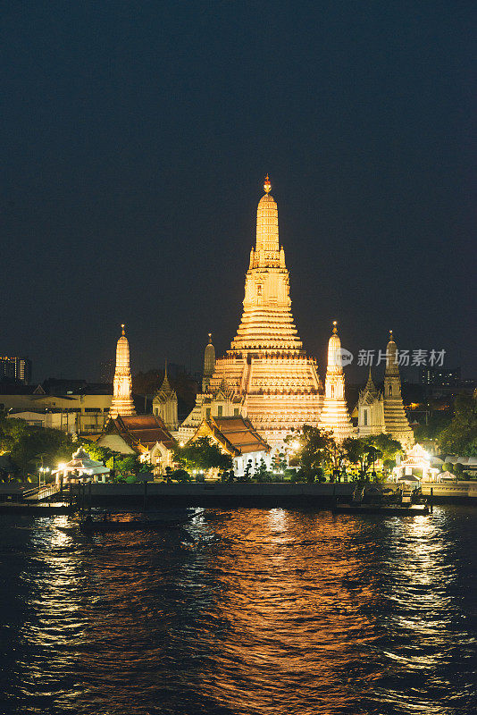 夜景照明Wat Arun曼谷泰国佛教寺庙